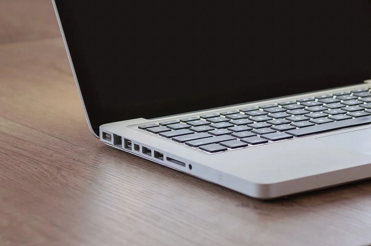 ラップトップ、テクノロジー、電子機器、デジタル、ポータブル、接続、ネットワーク、画面、キーボード